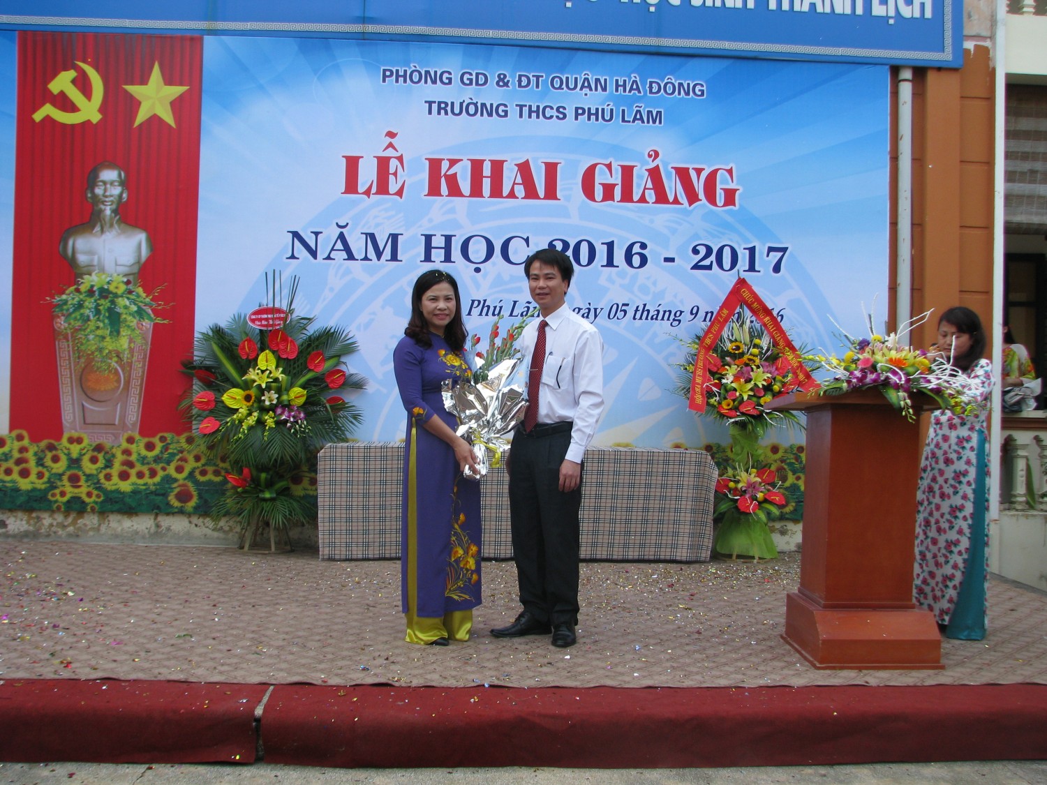 Khai giảng